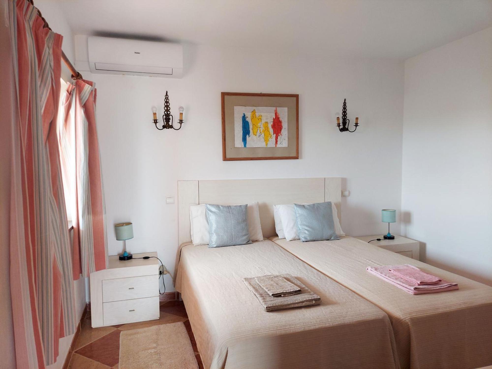 Hotel Vivenda Os Silvas à Odiáxere Chambre photo